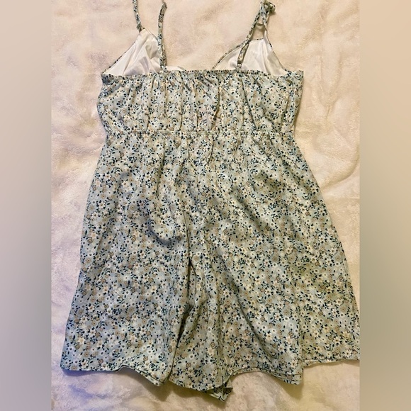 Floral romper - Picture 3 of 7